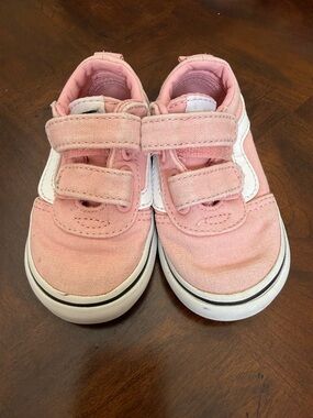 Kids Vans Canvas Hook-and-Loop in Pink with White Accent